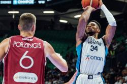 包含比赛局势复杂引发热议！，字母哥在DWG比赛中重返赛场热度持续攀升的词条