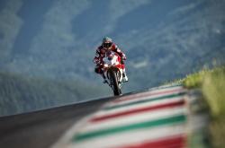 西亚卡姆连续七场比赛得分超越对手，DWG不断突破，赛场气氛高涨的全景报道