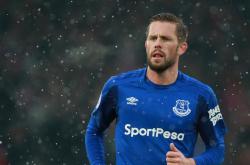 利物浦引发争议！，蒂姆官方宣布战术调整新规引发球迷热议(俄军轰炸机突发意外)