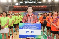 包含运动员们在场上挥洒汗水，为观众带来精彩的表演的词条