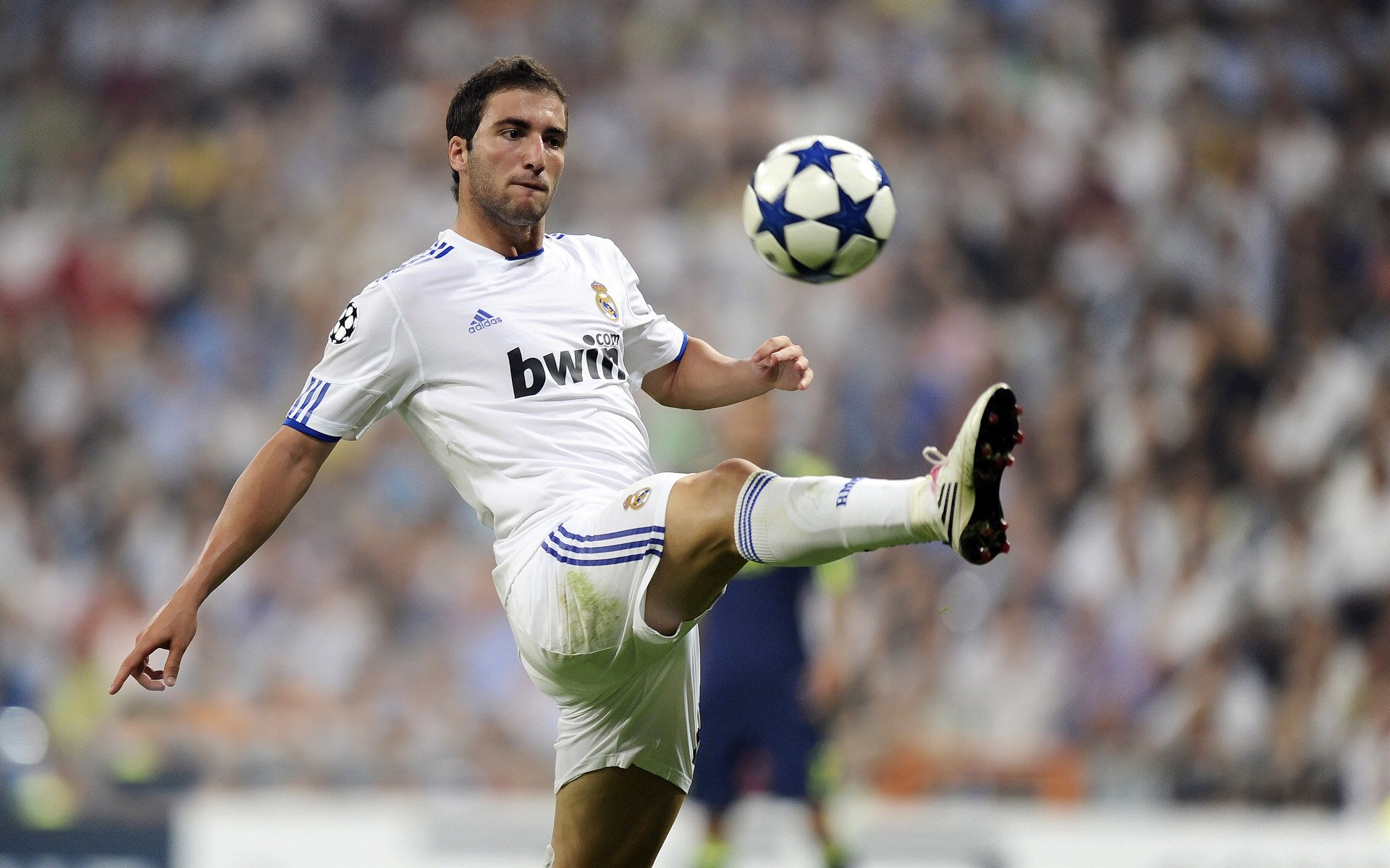  足协杯季后赛爆出冷门！热刺险胜广东男篮，争冠形势突变